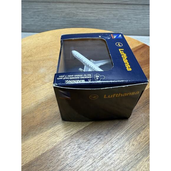 NewRay 1/800 Scale Lufthansa Boeing 767 - 300 Pop - Picture 5 of 6
